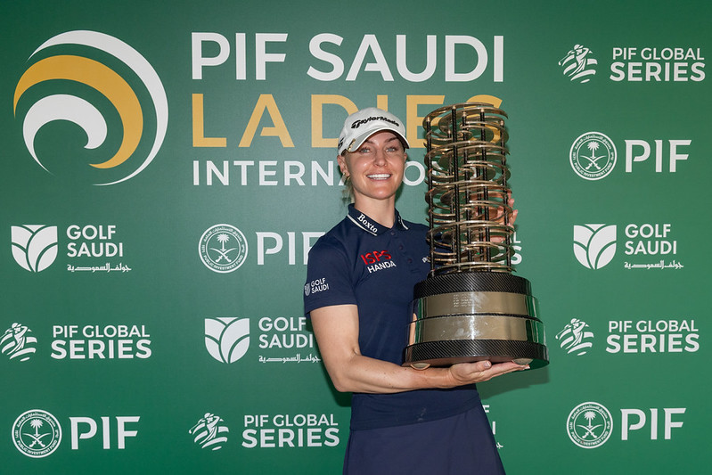 Charley Hull rolt iedereen op in PIF Saudi Ladies International