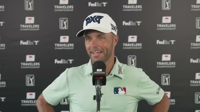 Eric Cole kijkt angstig achterom in Travelers Championship