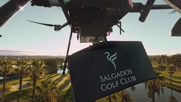 Salgados laat drank en eten aanrukken met een drone