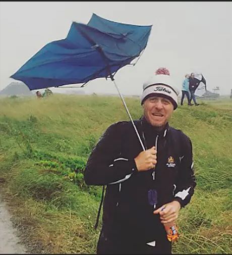 Golfen met een paraplu? 