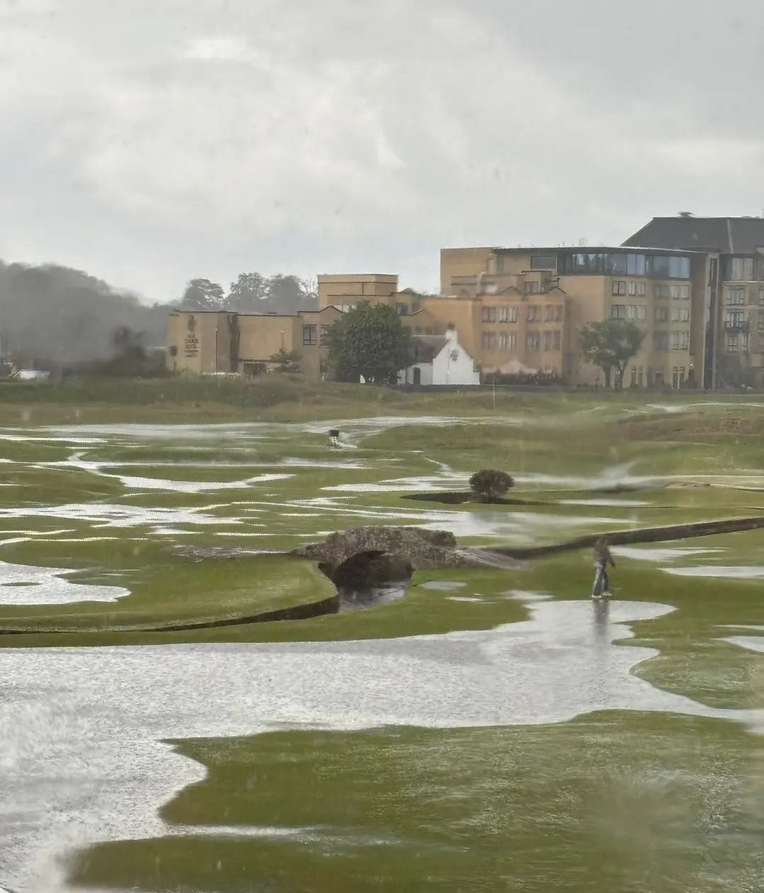 Een buitje op de Old Course - Blog