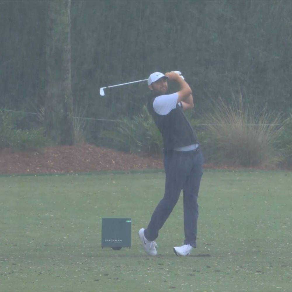 Scottie Scheffler beet door in de regen  - Blog