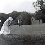 Golfen met een lange rok