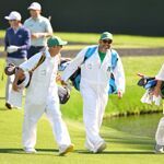 Waarom die witte jumpsuits voor de caddies?