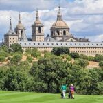 Met het Escorial als background