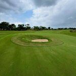 Een bunker in een green