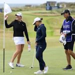 Mimi Rhodes lukt ace met de hulp van Stephanie Kyriacou