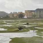Een buitje op de Old Course